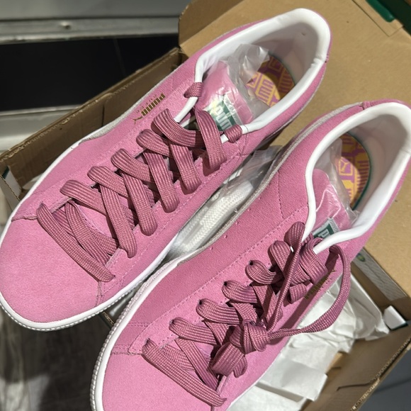 Women’s pink suede puma casual runners. - Picture 4 of 5